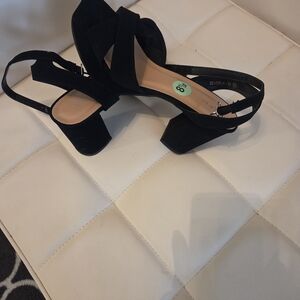 Black Women's Strappy Block Heel Sandals